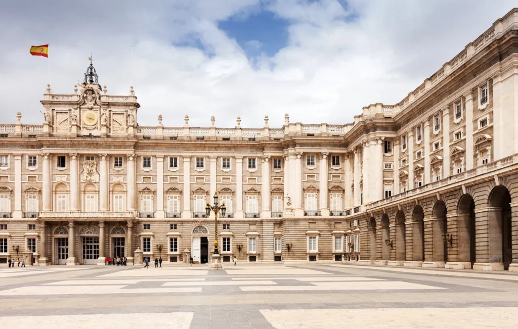 Fachada del Palacio Real de Madrid en el distrito Centro, simbolo del Madrid de los Austrias y del activo patrimonial de la zona prime